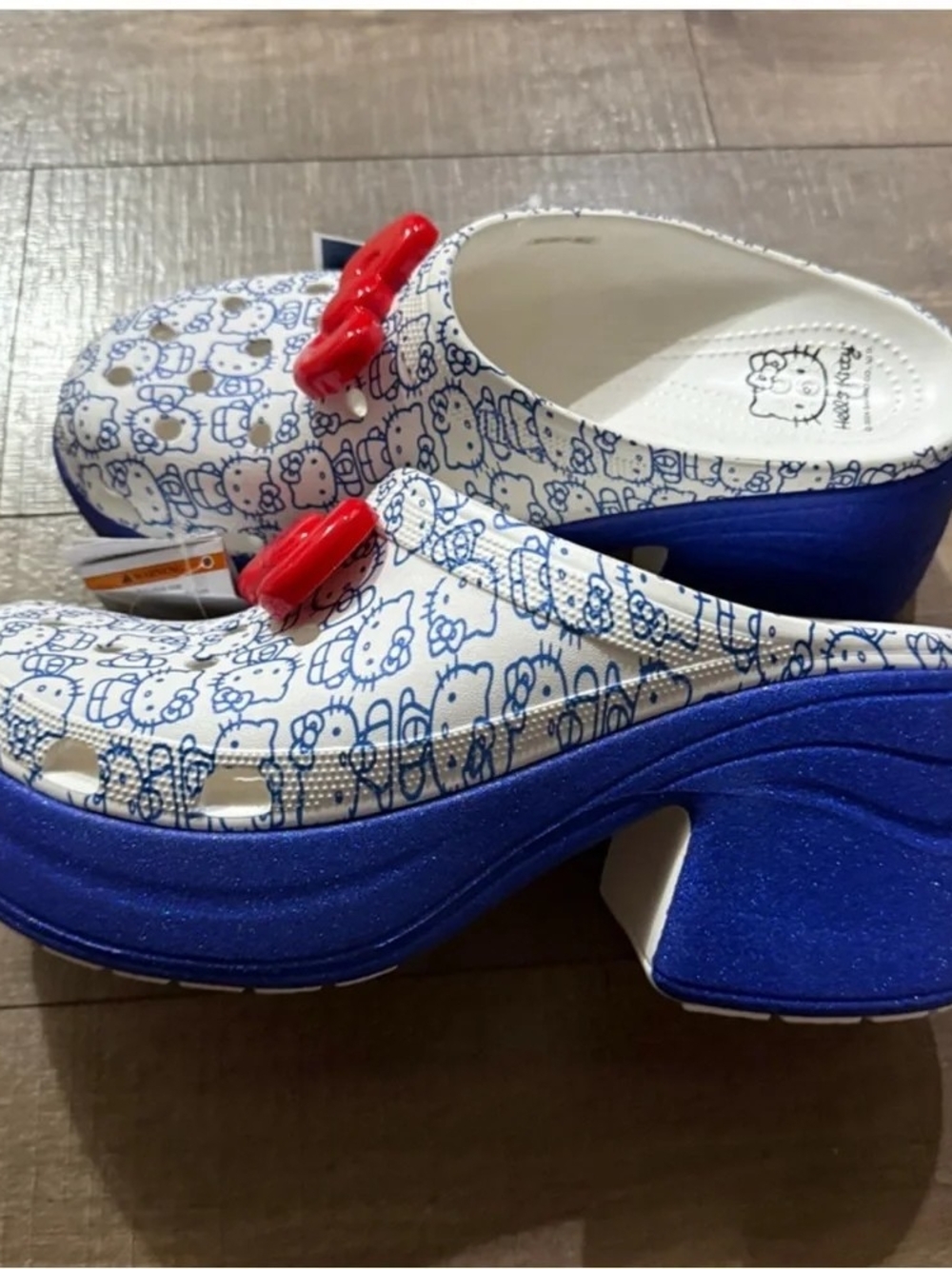 Hello Kitty Siren Clog Crocs Size 9 - Picture 6 of 9